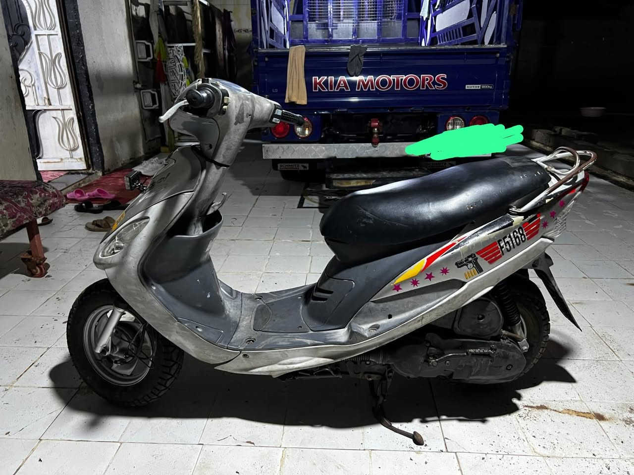 السلام عليكم دراجه قجمه للبيع حاويه كلهه ع لبلاد من الطول للطول زوج تاير كهربائيات كلهه شغاله نگره سف هندر مال جناي السعر 800 وبيهه مجال حگ الجيه العنوان قرنه ناحية الثغر للاستفسار ***********
