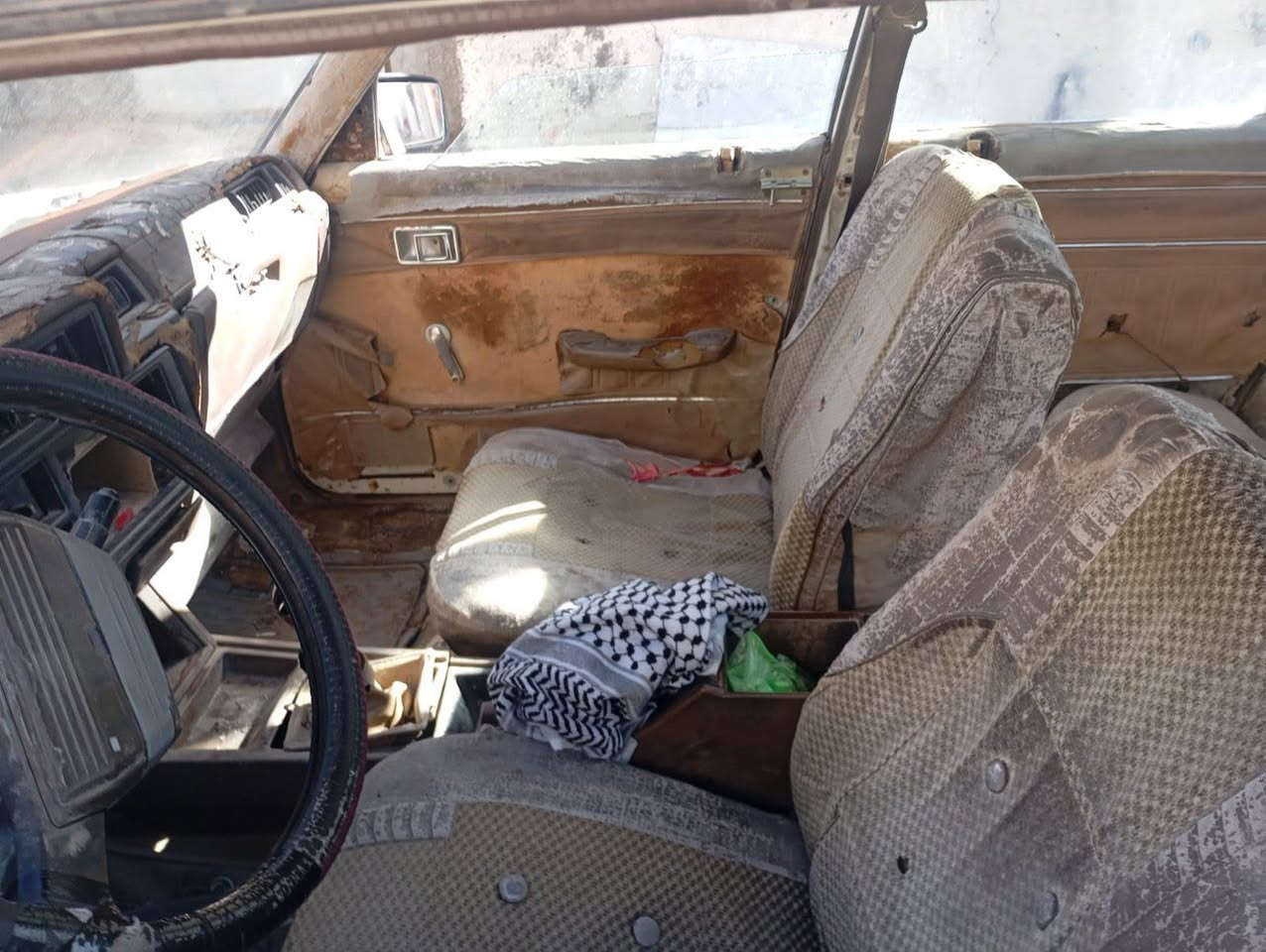 كراون ديلوكس موديل 82
مكينة جديدة حدادية تخم تاير كله جديد 
كهربائيات كلهة شغالة 
البگ مالتهة يأخر
مكانهة ناصرية تضحية
سعرها ب 15 وبيهة مجال
للاستفسار 
***********
مامتواجد على الفيس
