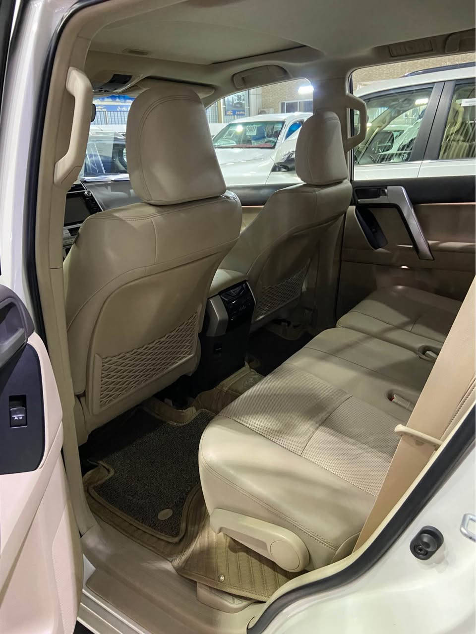 پرادو ٢٠١٨vxباب الاول ٥٢٠٠٠ ماشي سيارة جديدة 
مكان سيارة اربيل معرض رويال 
***********
*********** أربيل, العراق
