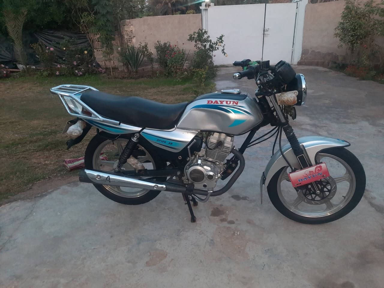 السلام عليكم
دراجه دايوان للبيع موديل 2021 كلك
مكفوله كفاله عامه 
جاهزه ان شاء الله 
السعر 750 وبيه مجال 
***********
