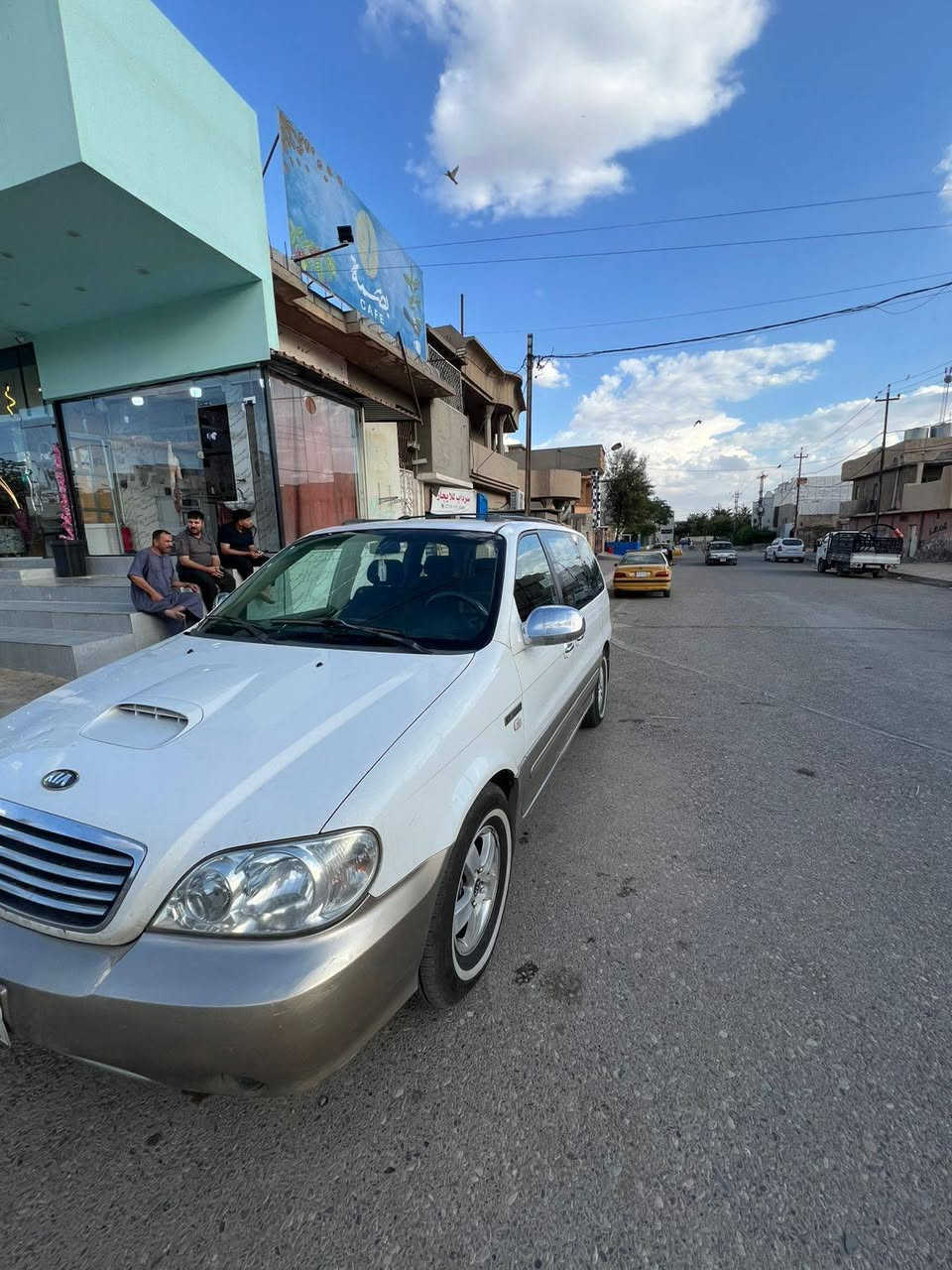 سلام عليكم
كيا كرنفال 2005  كاز
كير اوتو
محرك ميكانيك بم
كهربائيات كل شغال
شاشة كامرة خلفي
التبريد غير شغال
محتاج كومبريسر وغاز بس
تخم تاير وباتري جديد
رقم الماني 
السنويه مامنتهية
الهزة منتهي
مكان السيارة والتحويل 
كركوك.... رقم السيارة بغداد
ملاحظة ...السيارة من اشتريتها 
بيها كصة .... سعرها  67  ورقة
***********
مكلف بالنشر اتصل على الرقم
