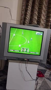 تلفزيون LG نظيف مع الريمون السعر 25 الف قفل  07838228709