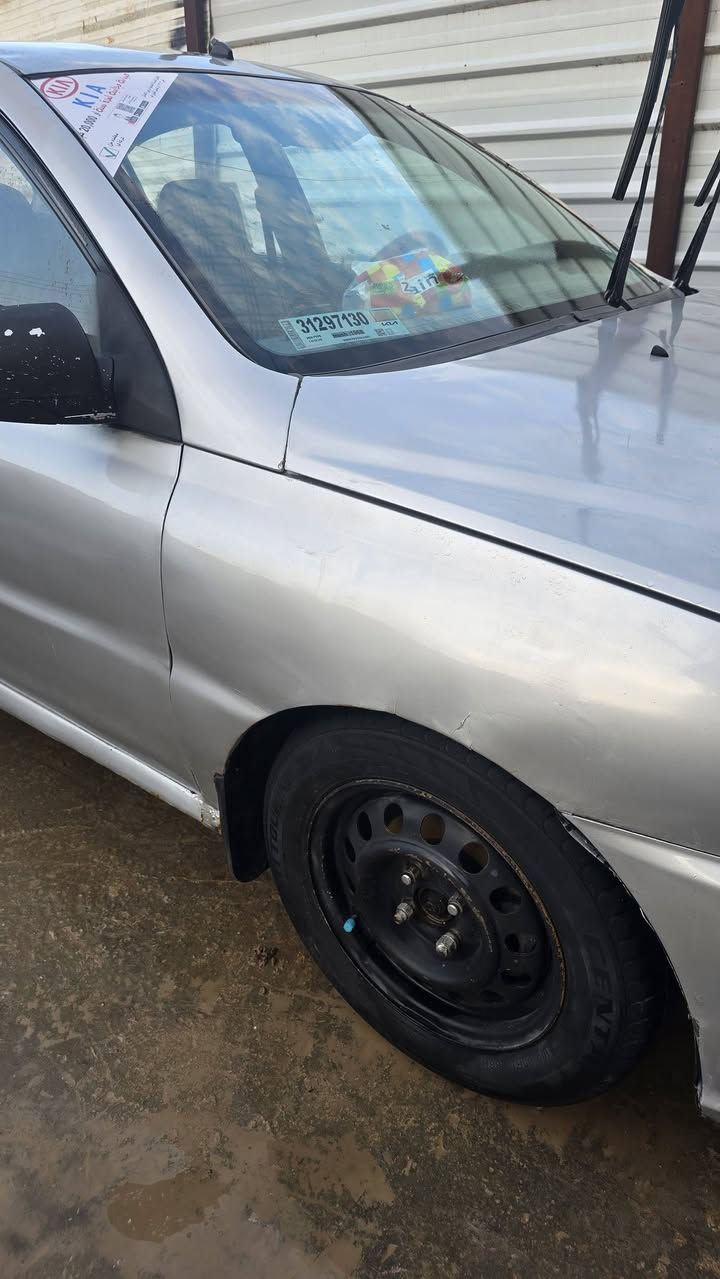 ريو ٢٠٠٣ خصوصي بغداد للبيع
السلام عليكم للبيع كيا ريو 2003
لون رصاصي فضي
سنوية باسمي
سيارة اعتيادية بحالة جيدة
السعر ٤٣ ورقة وبي مجال
السيارة شخطتها بالصفحة اليمنة (موجودة صورها) وصبغتها حزام وباقي التفاصيل شتسال اجاوبك تعليقات او اتصال او تطلب صورة معينة 
***********
