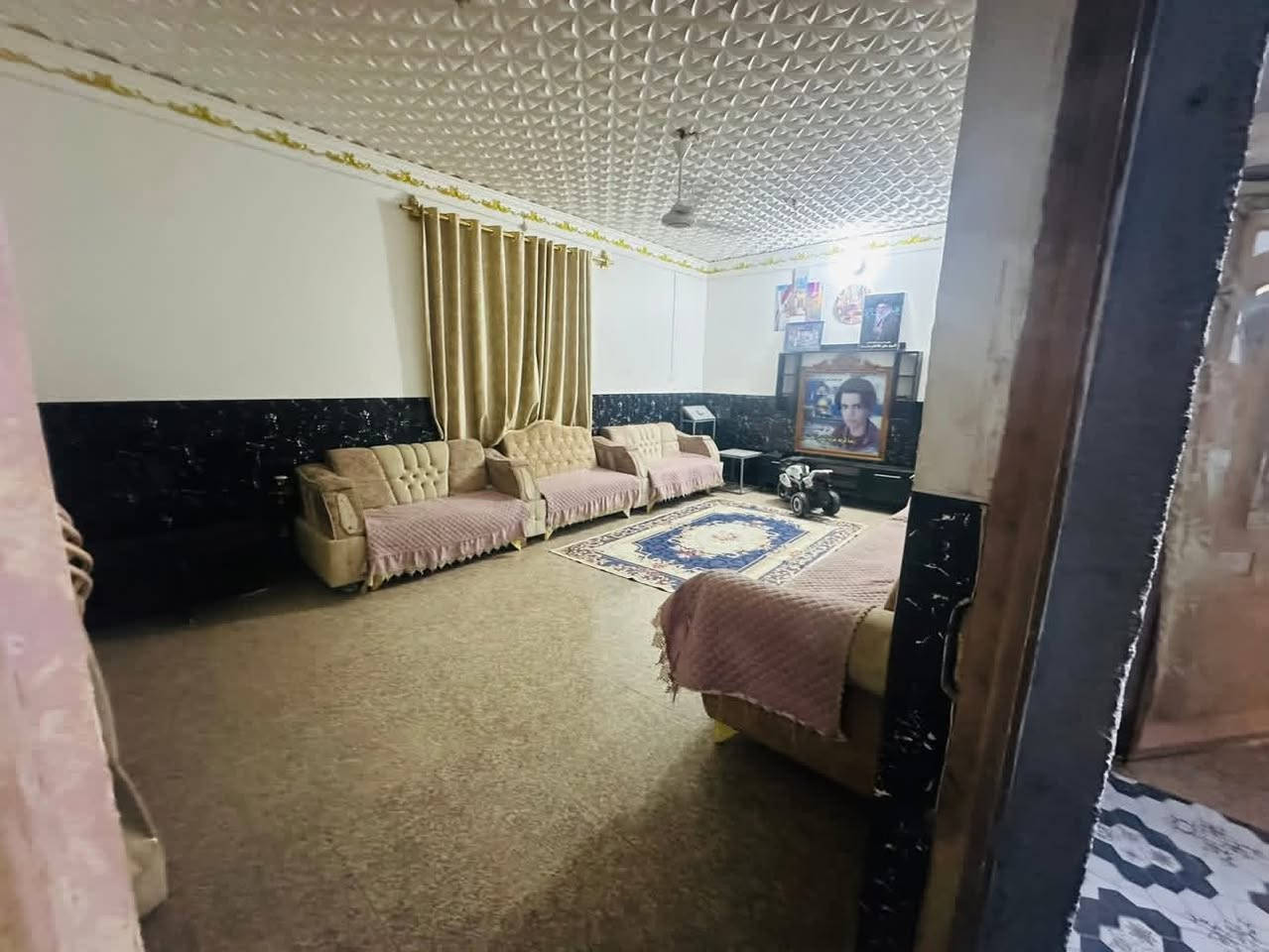 بيت للبيع طابو صرف علحولي  يم مدرسة شهداء القاسم  مساحة البيت الكليه 300 متر البيت طابقين
غرف أ ربعه (4)
استقبال 4+7
صاله.     4ونص +6
مطبخ.  4+5
مجمع صحيات خارجي
محل أ سواق من ظمن البيت 
أي إستفسار يرجى الاتصال بنا
***********
