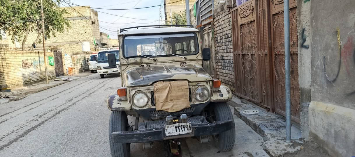 السلام عليكم
لاندي كروز عكرب
موديل 85 
كشر بدون صبغ 
مكينه كيه بنكو 
تخم تاير جديد 
رقم بغداد صدامي شرط التحويل 
***********
