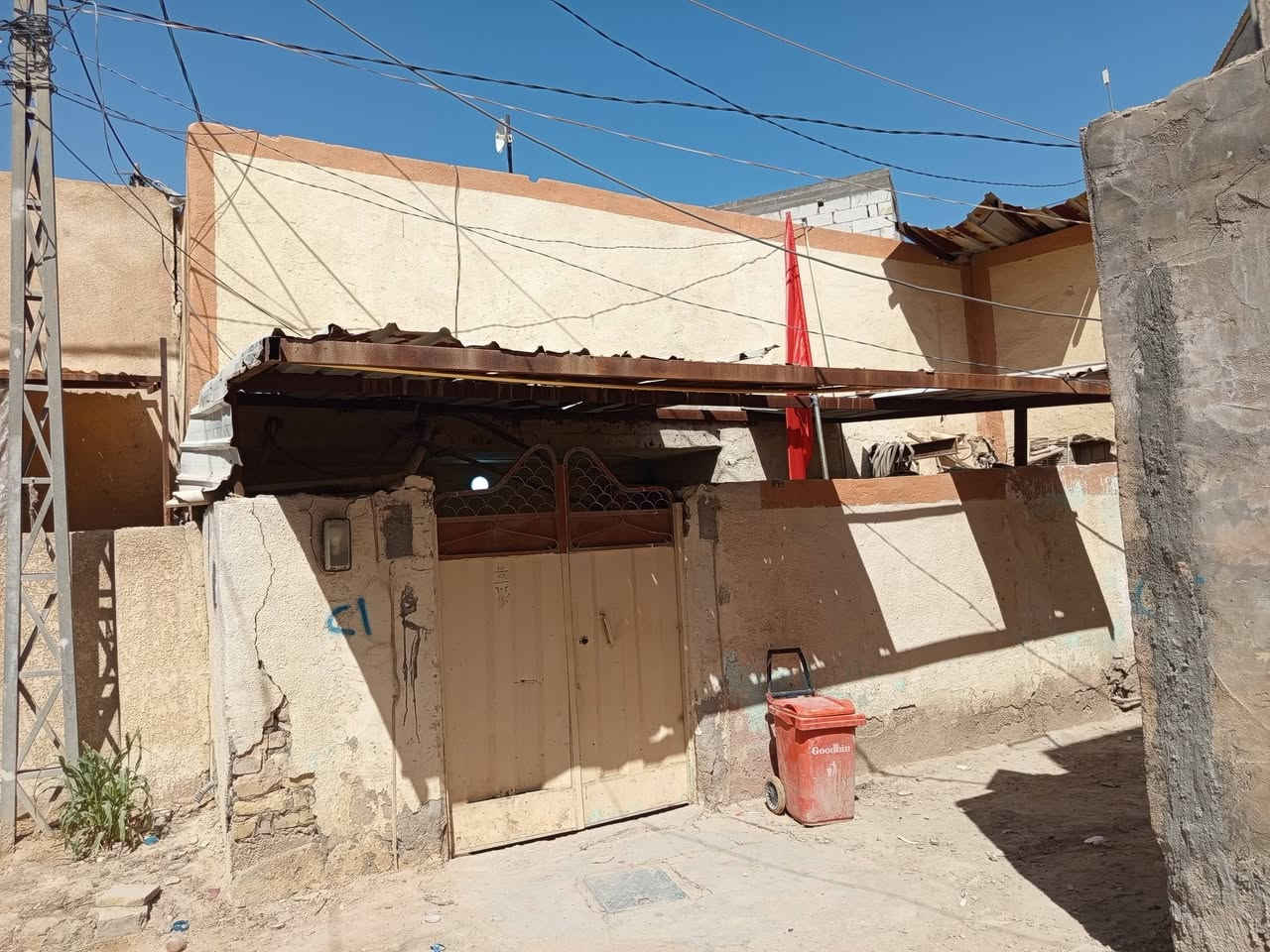 بيت للبيع 
البوبيات في الحر الصغير قرب جامع المهدي
مساحة البيت 75م واقع حال 100م. يتكون من طارمة واستقبال وصالة ومطبخ وغرفة و2حمام داخلي وخارجي مزدوج و منور .
متوفر جميع الخدمات مدارس ابتدائية ومتوسطة واعدادية  / محل غاز /  صيدليات /  محلات بقالة / اسواق / مطاعم /عيادة عمليات / 
للاستفسار /***********
***********
