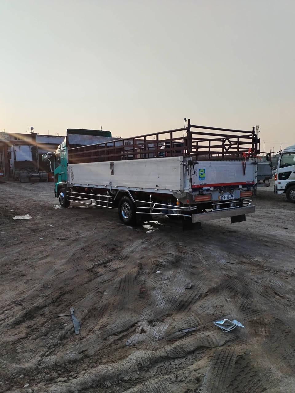 هينو شيطان للبيع ستة سلندر 80 فول عادي رقم بغداد للاستفسار ***********
