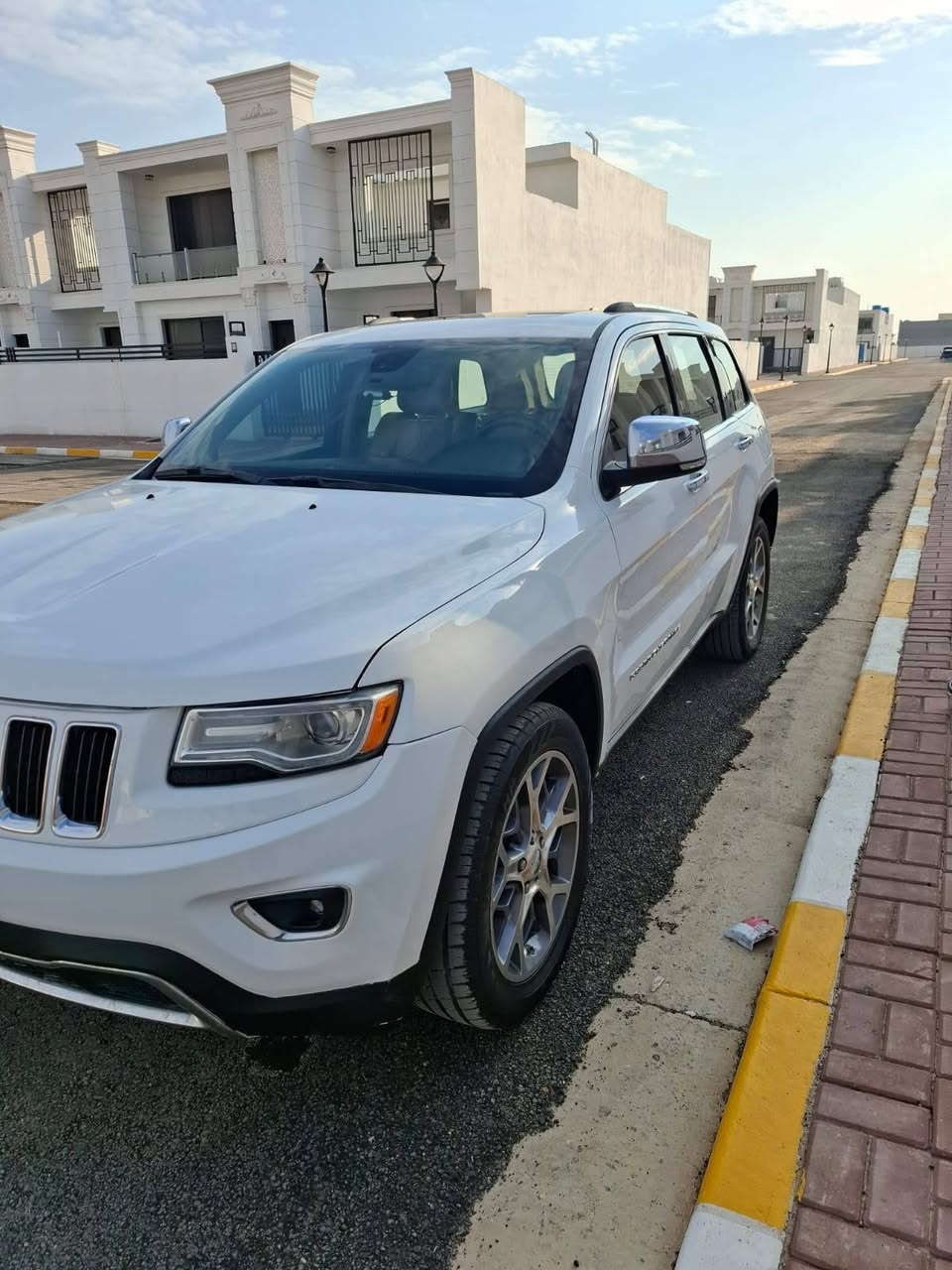 للبيع جيب ١٤ لمتد بلاص ضرر امريكا بنيد وجامرلغ السايق وبالعراق جامرلغ الخلفي جهة السايق ضرر خفيف كير مكينة شرط ماشية ١٦٠الف فول مواصفات السعر ١٩٠ مكاني بعقوبة ***********
