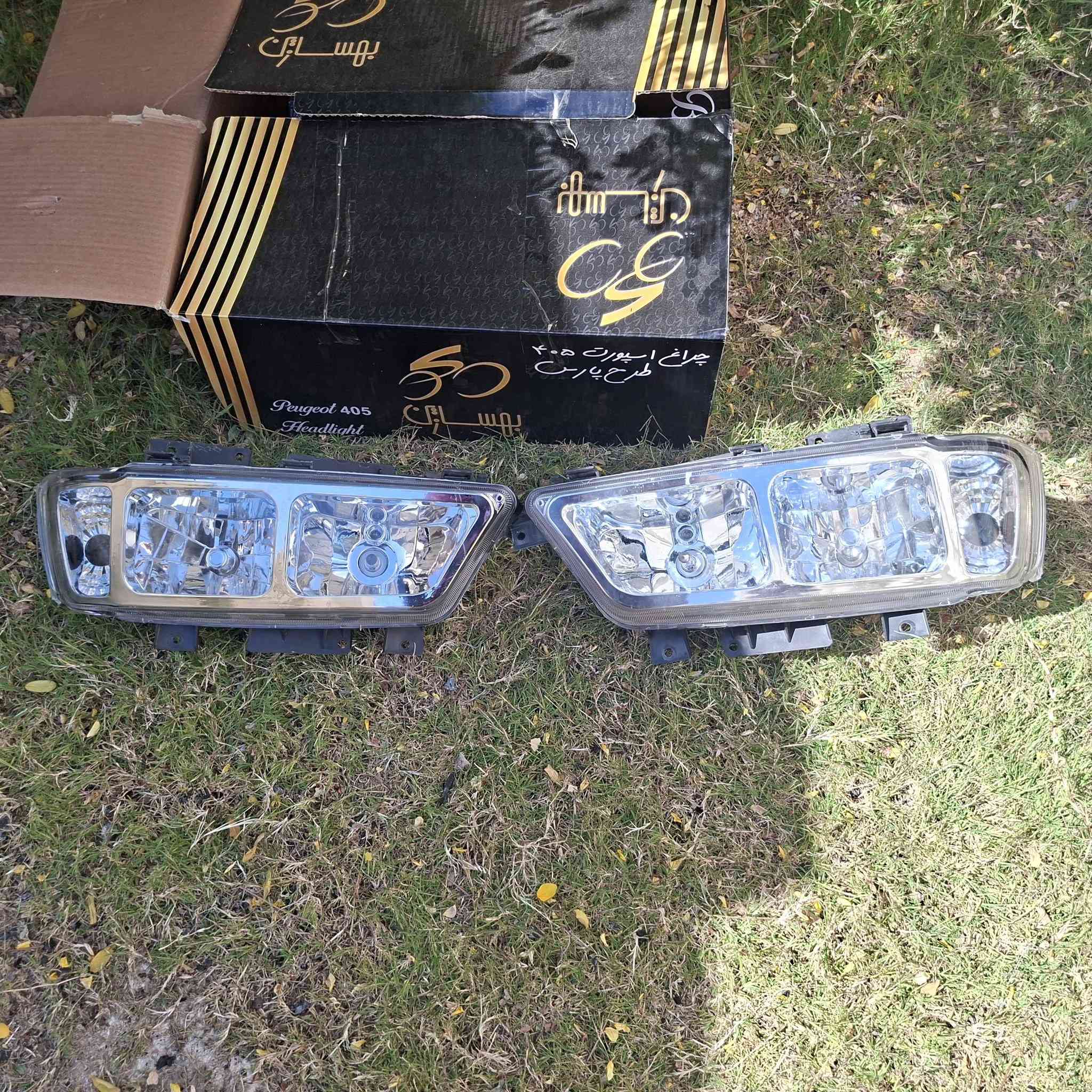 للبيع زوج لايتات  للبيجو  
جديدة ونظيفة مثل ما موضح بالصور.
تركب على  وبعض موديلات البيجو الإيراني. روى او بارص او 405
السعر: 60 
المكان: الكوت
للاستفسار  
 ***********
