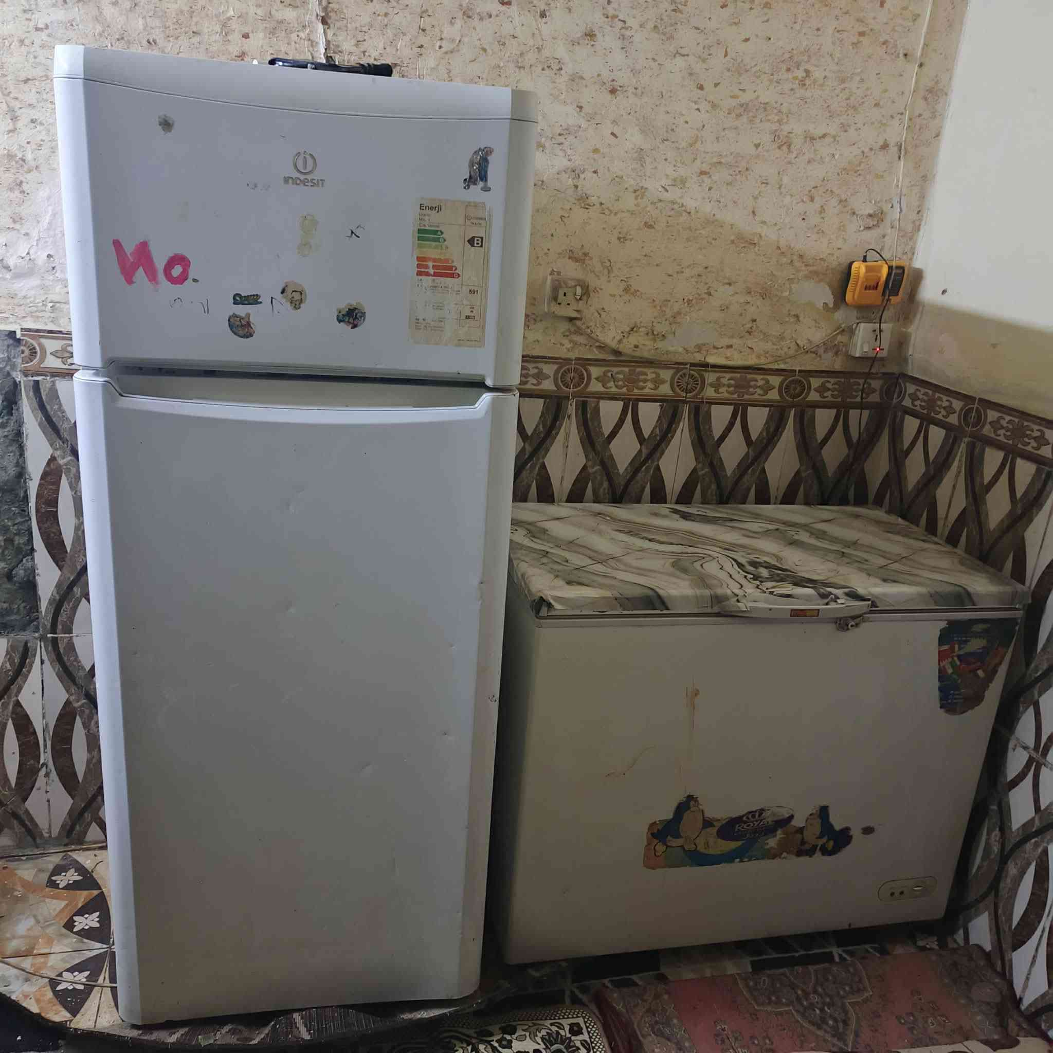 سلام عليكم عندي مجمده 200 نهايته
او تلاجه 125 طباخ 65 شرط 
مكاني كركوك حي وحده رقم 
***********
