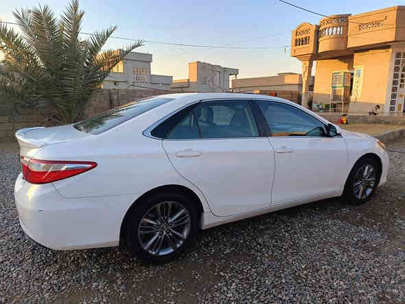 السلام عليكم 
كامري موديل 15أمريكي SE ماشيه 105 الضرر جاملغ خلفي
 أمريكي170 وبيها مجال 
*********** ويرهم مراوس بكامري احدث
