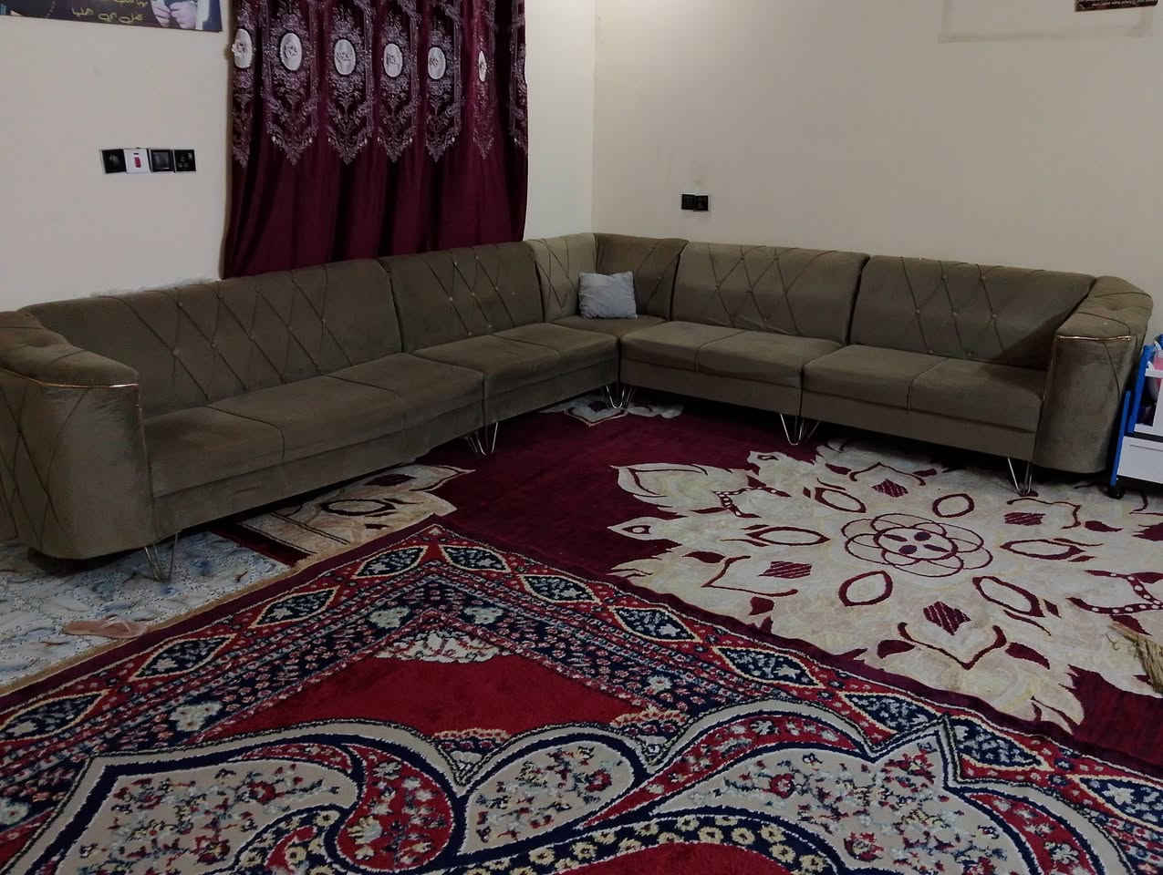 ميز طعام وتخم ديوان 10مقاعد سعر الخم 100بي مجال وسعر الميز 125لي مجال الميز جديد ست كراسي العنوان بغداد الشرطه الخامسه قرب الدعم الوجستي ***********
