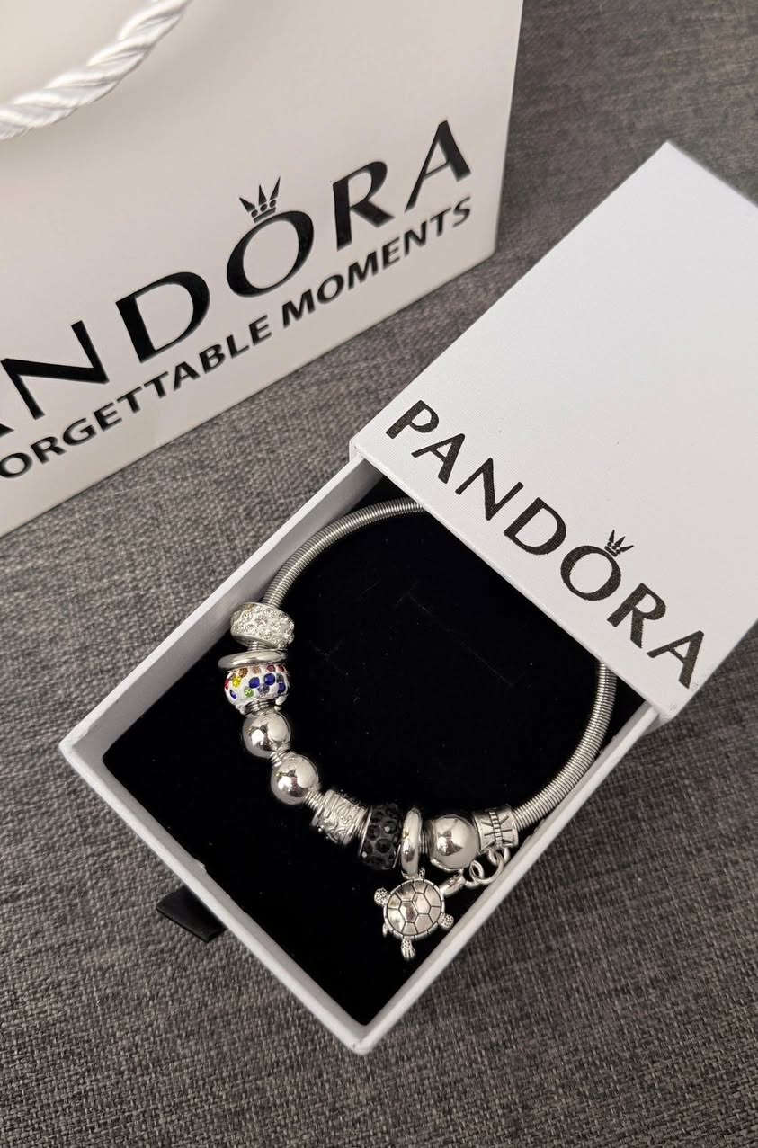 ✨ أسـاور باندورا مع تشارمز ✨

💎 أسورة أنيقة مع تشارمز مختلفة تضيف لمسة فخامة
❤️ أكثر من 20 شكل تشارمز متوفر 
🎁 مناسبة للهدايا وأعياد الميلاد والمناسبات


**إذا كنت صاحب هذا الإعلان وتريد حذفه لأي سبب، رجاءا أرسل رسالة إلى الدعم الفني**