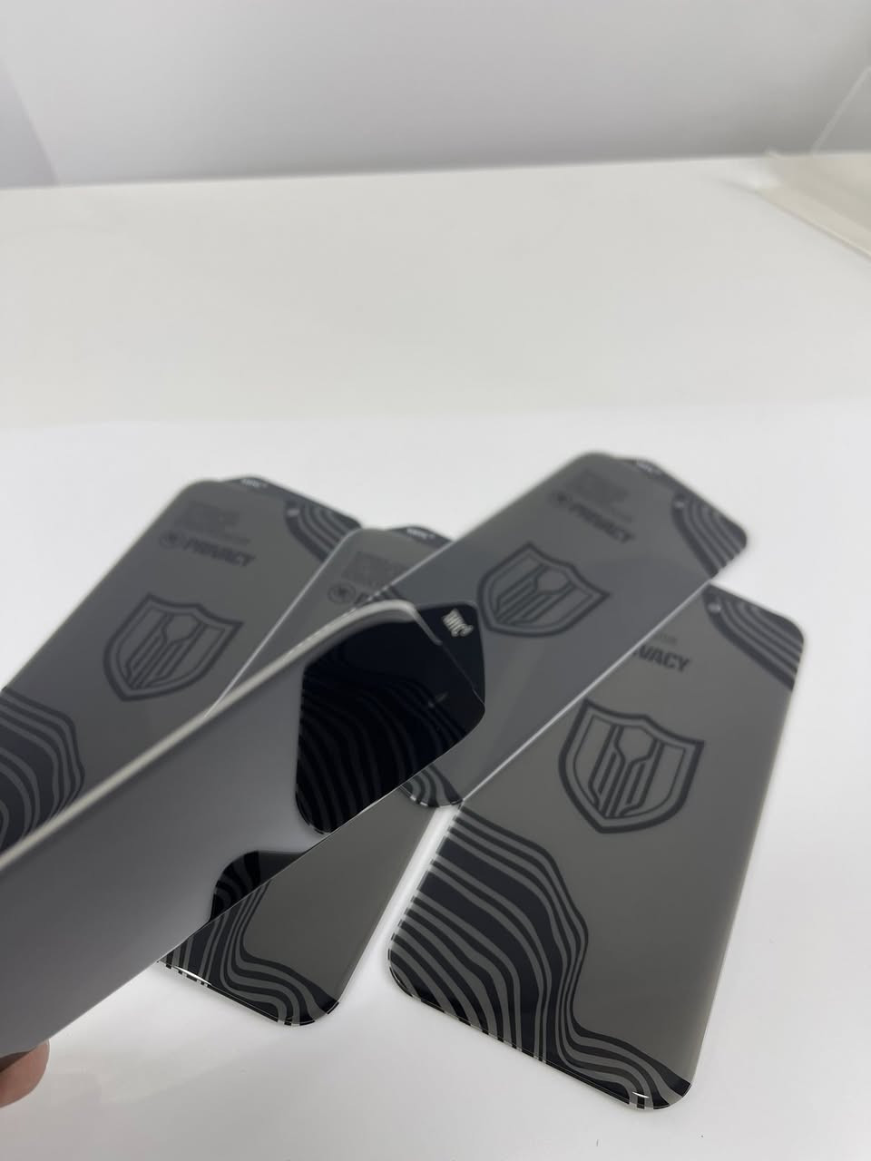 玻璃：0.5mm高铝硅玻璃原材
AB胶：高品质防静电420AB胶，28°隐私保护
钢化：4小时钢化，180度随机折叠
曲面：300°超大弧度，触感顺滑
涂层：等离子激光喷涂，耐摩擦5000次
包装：10片/盒，0.3mm 1:1底板
Glass: 0.5mm high-aluminosilicate glass material
AB Glue: High-quality anti-static 420AB glue, 28° privacy protection
Tempering: 4-hour tempering, 180-degree random folding
Curved Surface: 300° ultra-large curvature, smooth to the touch
Coating: Plasma laser spraying, resistant to 5000 abrasion cycles
Packaging: 10 pieces/box, 0.3mm 1:1 base plate


**إذا كنت صاحب هذا الإعلان وتريد حذفه لأي سبب، رجاءا أرسل رسالة إلى الدعم الفني**