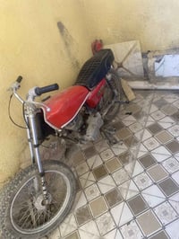 دراجه للبيع شغاله مابيه شي فقط حاطله سبرنكه للهندر دراجه سعره ٢٠٠كلك ك...
