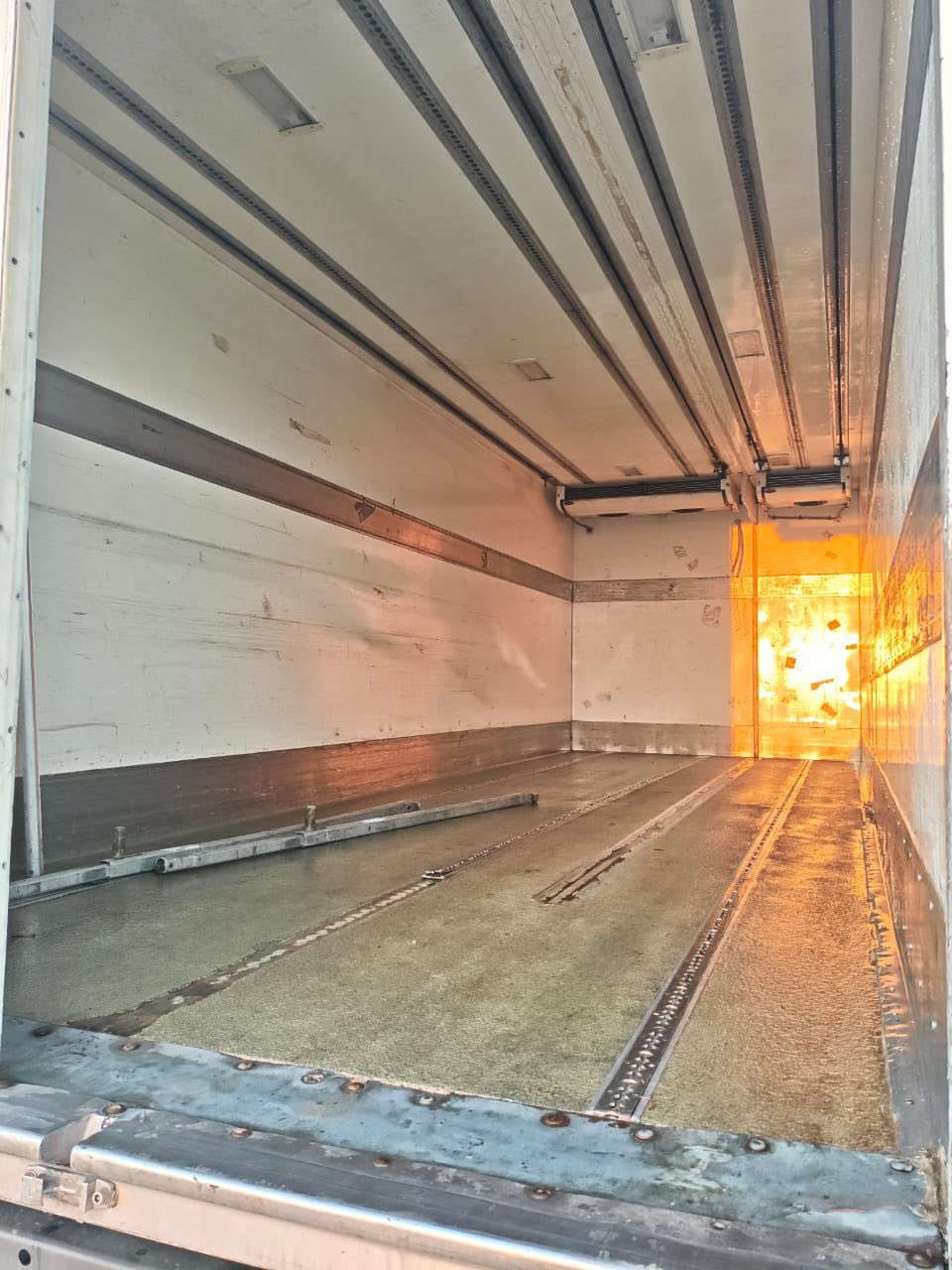 اتيكو موديل 2016 دخول جديد قبل 6 اشهر جتي من ألمانيا 🇩🇪 باسمي سياره نضيفه وجاهزه ورقمتها سليمانيه تحويل مباشر سياره نضيفه جداً 
حجم 15.24 🚛 اكثر حجم مرغوب بالاتيكو
طول البراد 7.80 سم متر 🚚 براد وتجميد تكدر بكيفك تتحكم بيهم
محرك 6 
8 براغي 
فول اتوماتك ورادار وتدفئة وتبريد فول شغال 
هورن معزوفه 🎼🎷 شديته جديد 
زوج تاير امامي جديد برجستون قبل أسبوع شديته 
تانكي إضافي غير مالها الأصلي 600 لتر مال وحش والأصلي 150 لتر صار بس للمحرك مال البراد تمشي بيها من البصره للزاخو وماتفكر بالديزل
السياره متواجده بسليمانيه معرض البغدادي طريق طاسلوجه
السعر على خاص او اتصال 
تواصل على وتساب او على خاص 
☎️📞📱 ***********
