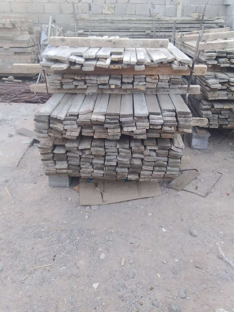 قالب خشب للبيع
نضيف شغله وحده.. 
***********
