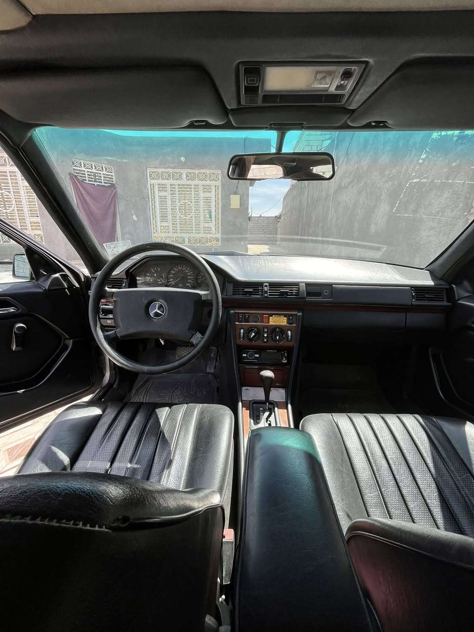 السلام عليكم مارسيدس ١٩٨٧ كير و مكينة ٢.٥ بطة ديلكو  
كشن السايق كهرباء حدادية كلش جديدة تخم تاير جديد تبريد شغال خير من الله السيارة صبغ جمالية وكلش حلوة صبغتها البريك مالتها ABS محدث والسيارة احلى من الصور مكانها ذي قار كرمة بني سعيد 
رقم الهاتف ***********
السعر 75$
