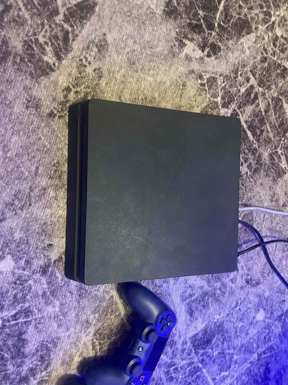 سلام عليكم شباب 
بلي فور مهكر 
سلم 
باله ما مشتغل هواي ابد معه كامل ملحقات جوستكات اصليه و بي العاب مصوره كدامكم 
نضام 11.00 
مع دركسون في اكس ان معه كامل ملحقات فره و نص و يتحول نص فره الاجهزه كلش جديده وما مفتوحه ابد 
ابيع دركسون و بلي و ابيع عادي يعني كلمن وحده هيج 
سعر 310 وبي مجال للطيبين مكان بغداد شعله خادمكم كميل رقم *********** و الخاص الي يريد راسلني يكتب بل تعليق
