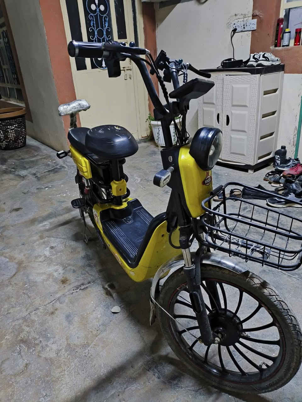 ماطور شحن للبيع خمس بطاريات جدد اي عيب مابي السعر 300 وبي مجال قليل الرقم: ***********  وخاص موجود
