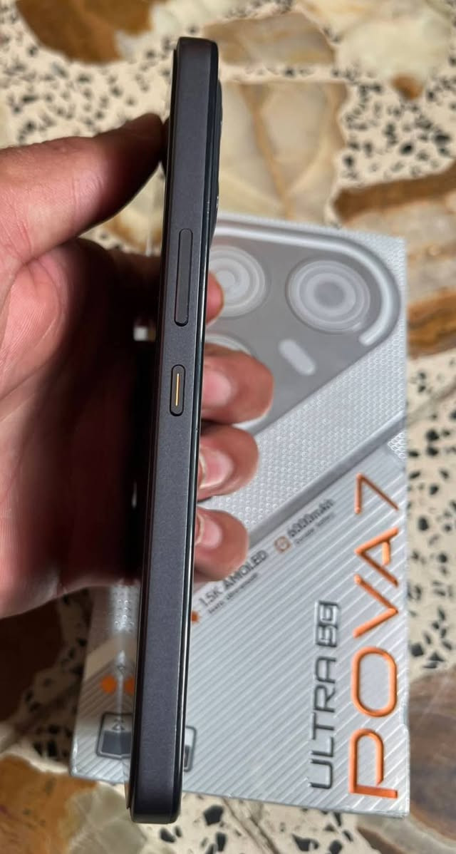 السلام عليكم جهاز للبيع
جهاز تكنو بوفا 7 الترا 5G
Tecno Pova 7 ultra 5G
نظافة 100%100 اخو الجديد
الذاكره 256 كيكا 
العشوائية 16
البطارية 6000 الاف ملي امبير
شحن سريع 70 واط
ببجي 120فريم
الشاشة 144 هيرتز نوع اموليد
المعالج دايمنستي  8350 5G ultimate 
كامل المحلقات الاصليه جهاز مستخدم شهر وصل شركه الاسناد موجود 
مكان الجهاز واسط الكوت( السياسين) للاستفسار اتخل خاص او اتصل على رقم   ***********  
سعر جهاز قفل 🔐 منل اخير 325 الف ب ٣٢٤ ما بيع
الي يريده يتخل خاص او يتصل ول ما عجبه خلي يعبر المنشور واني الممنون وتحياتي للجميع 
سعر جديد 465 الف بشركه الاسناد
