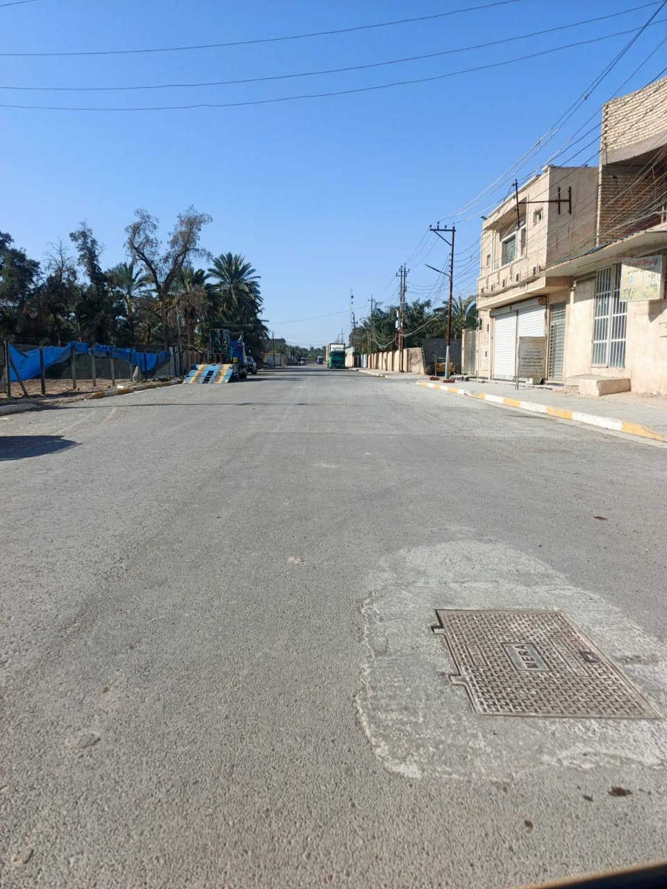 السلام عليكم قطعة أرض تجارية للبيع المساحة ١٥٠م واجة ٧٥٠م نزال ٢٠م/ تجارية على شارع عشرين ملك صرف زراعي سند ٢٥ العنوان حي البساتين شارع العزة للاستفسار مع صاحب الأرض شخصيا الاتصال على الرقم ***********
