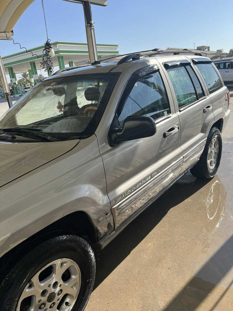 ‏ سيارة جيب شوكي للبيع موديل 2000 سيارة مقفولة سعر 70 موبايلي *********** سيارة
