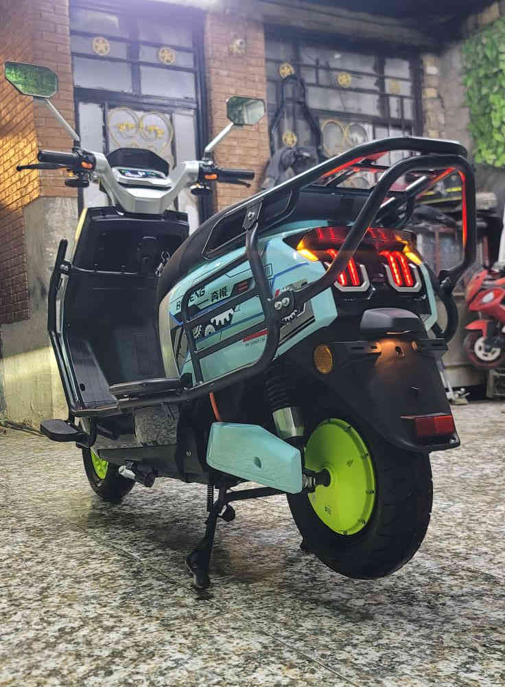 سلام عليكم مكلفة بالنشر
السلام عليكم...دراجه كهربائيه BENENG.. موديل .2025...ملف 2000..عدد البطاريات ..6..مسطره...السرعه ..110.k...اطارات أمامي خلفي جوبلس ..دسك أمامي خلفي عنبار دهن..تشغيل ..سويج ..وكارت...كهربائيات كله شغاله..اشاره..دبل اشاره..لايت عالي ناصي..هورن..سكن..سطاب لايت..مخرج شحن USP...طلاعات أماميه خلفيه...سستم  درع كامل...جهاز انذار ومانع سرقه سيكورتي قفل اطار...شاحنه اصليه تدعم الشحن السريع والأيقاف الذاتي عند امتلاء البطاريات....ملحقاته ..جنطه خلفيه..جادر مطري ...
(اخوان البطاريات نسبته 60%..يعني تقطع مسافه .40.k..مو اكثر ..)
نظافة الدراجه .100%...مكفوله من الشخط...السعر (.750.) قفل ...مكاني بغداد الشعب...الشراي يتصل...***********..
