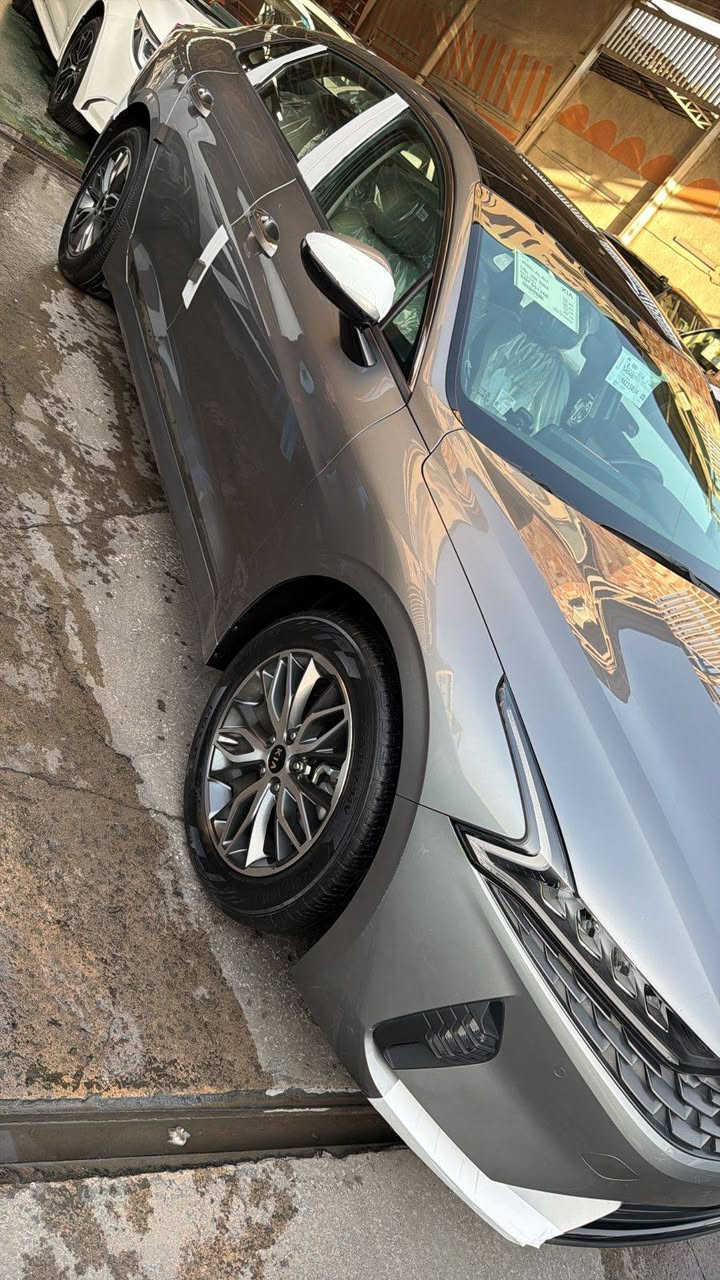 تحيه طيبه السلام عليكم
كي فايف 2021  خليجي مكفوله 
فول مواصفات
ماشيه 41 الف
مكينة 2000 دوش
بصمه ابواب
بصمه تشغيل عن بعد 
شاشه كامره
تحكم ستيرن 
حساس خلفي أمامي 
كرسي كهرباء 
مري شفط 
ترحيب على بعد 
بانوراما 
لايت عدسه 
تبريد أمامي خلفي 
ويل كب 
لد خلفي 
شاحن وإير لس 
3انطمه وضعه قيادة 
رقم اربيل شرط تحويل مباشرة 
198 ورقه وبيها مجال 
اي استفسار رقم صاحب السياره 
***********
مكان بغداد البياع
