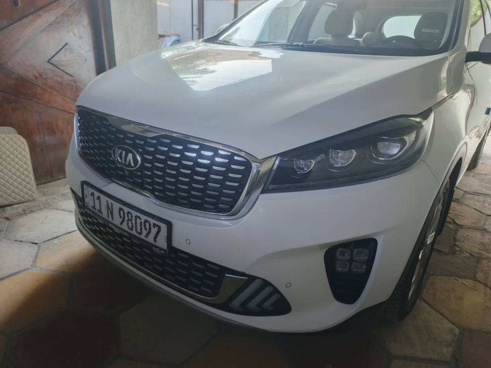 كيا سورنتو 2020 ( خـليـجـي )  شركه دوليه 
مكفوله من الضربه والصبغ   والبارد
رقم بغداد بسمي ارقام جديده وهزه جديده وسنويه
مواصفات
بصمه 
دفع رباعي فورويل
كشنات حار بارد
4 كامرات محيطيه
هاند بريك دكمه 
اوتوهولد
كشنين كهربائي
باب خلفي كهرباء  
نضام بريك ابي اس 
لدات اماميه خلفيه
لايت زنون
كامره اصليه دواره 
حساس امامي خلفي اصلي
شاحن وايرليس
3قطع تبريد
لد امامي بكلايت لد
شاشه كار بلي اصلي 
كروس سرعه
تحكمات ستيرن
اريل انفكيشن
سبعه راكب
ويل كب نيكل
بصمه تشغيل وابواب 
6 سلندر  م3500  مامفتوح بلادي
8كير مامفتوح بلادي   
ترحيب  
كامره دوارة      
مري شفط    اشاره بالمري 
برادات بلاديه 
شاشه كبيرة 
فول تحكم استرن 
اربع انظمه قياده  Sport  eco cimfort   smart 
كشافات ضباب رباعي
علامة بالدواسه 
السياره جديده جدا جدا مكفوله من الضربه والصبغ  السياره جديده ماشيه 78
السعر 275$
*********** بغداد, العراق
