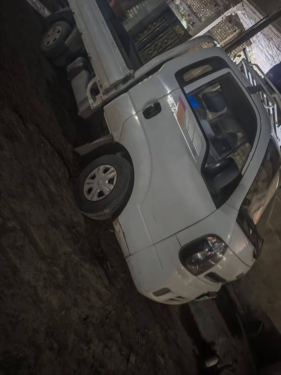 كيا حمل موديل 2016 حيل نظيفة للبيع رقم بغداد للاتصال ***********
