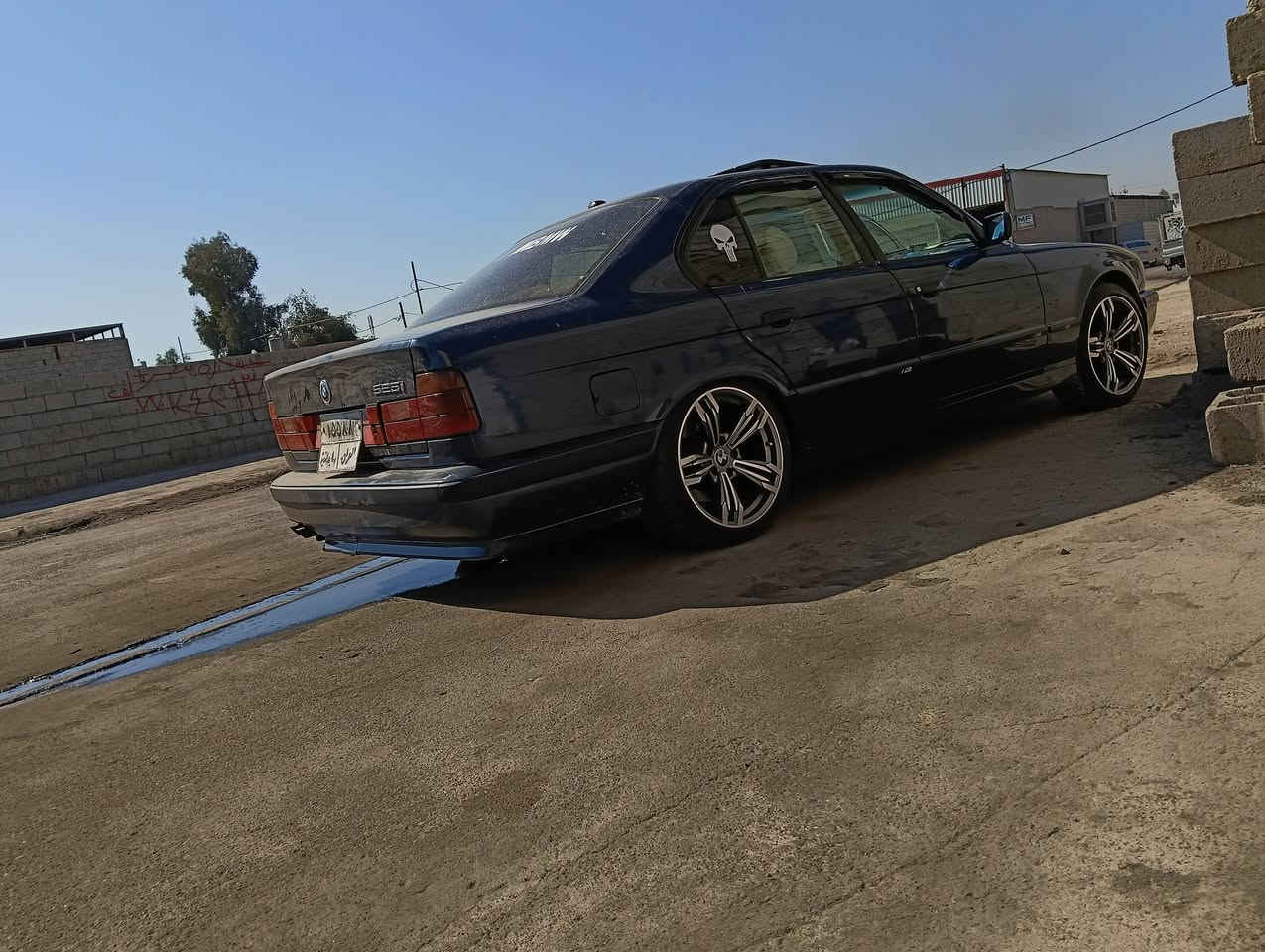 BMWللبيع 525مسكر اوتو رقم سليمانيه بطاقه بانزين موديل1990 محدث93 بيها سلايت طكتين اوياله جديد تايرات جديد صدر جديد تبريد نقصه غاز شاشه كامره كشنات شاشه كيجات كله شغال داخل جديد 
كهربايات شغاله زينون عالي  سعر65وبيها مجال ***********
