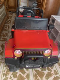 سيارة أطفال • جديدة • استخدام قليل