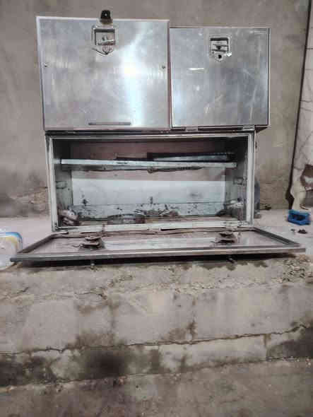 للبيع مطبخ ستيل وصناديك عدد ٢ ستيل سعر3$ورقات تصال *********** مكان واسط الدبوني
