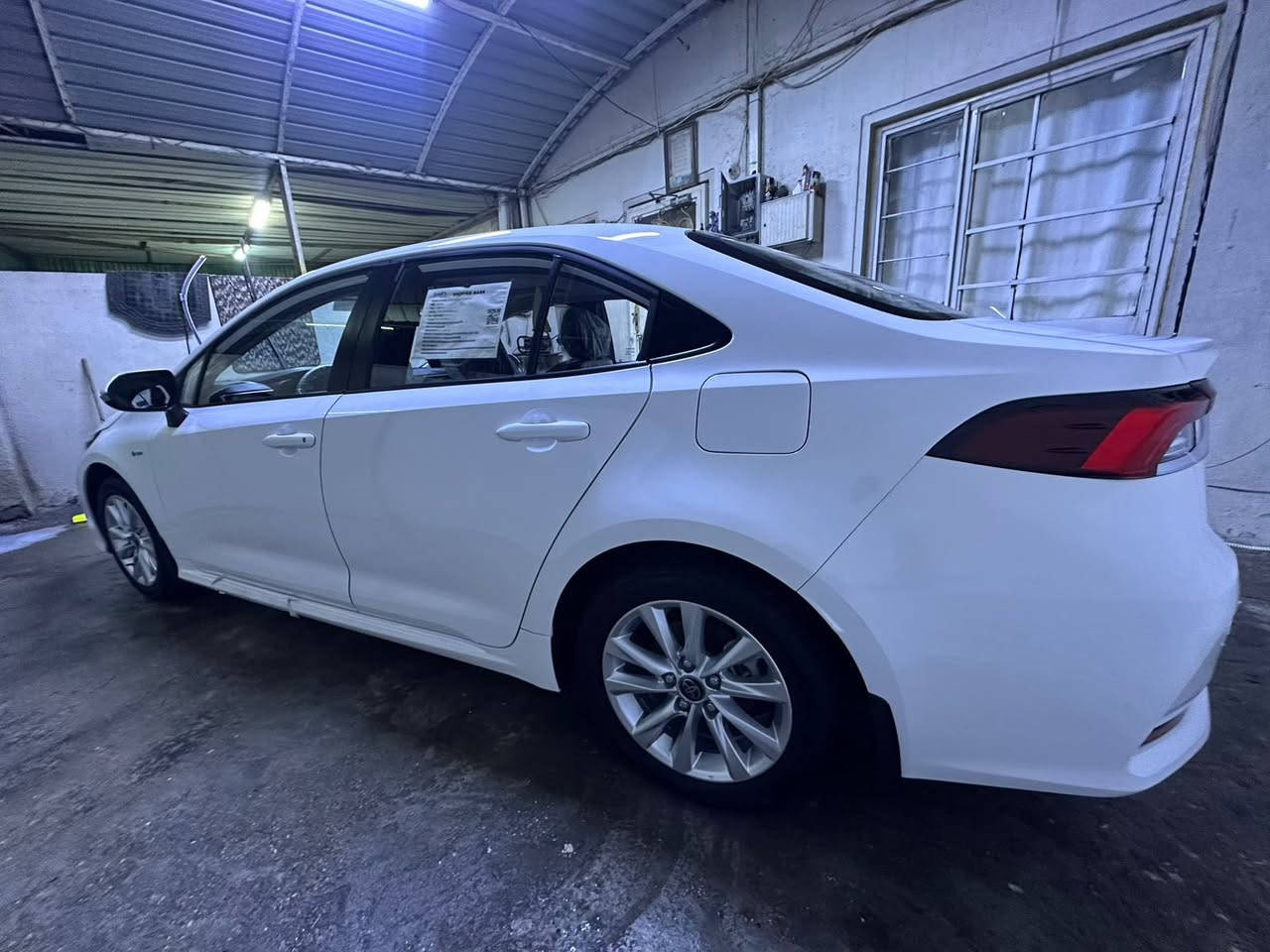 السلام عليكم كورلا موديل 2025 ماشية 19 الف  سيارة جديدة شادلها كاعيات حوضية  او كامرا داشكم مكاني بسماية ***********
