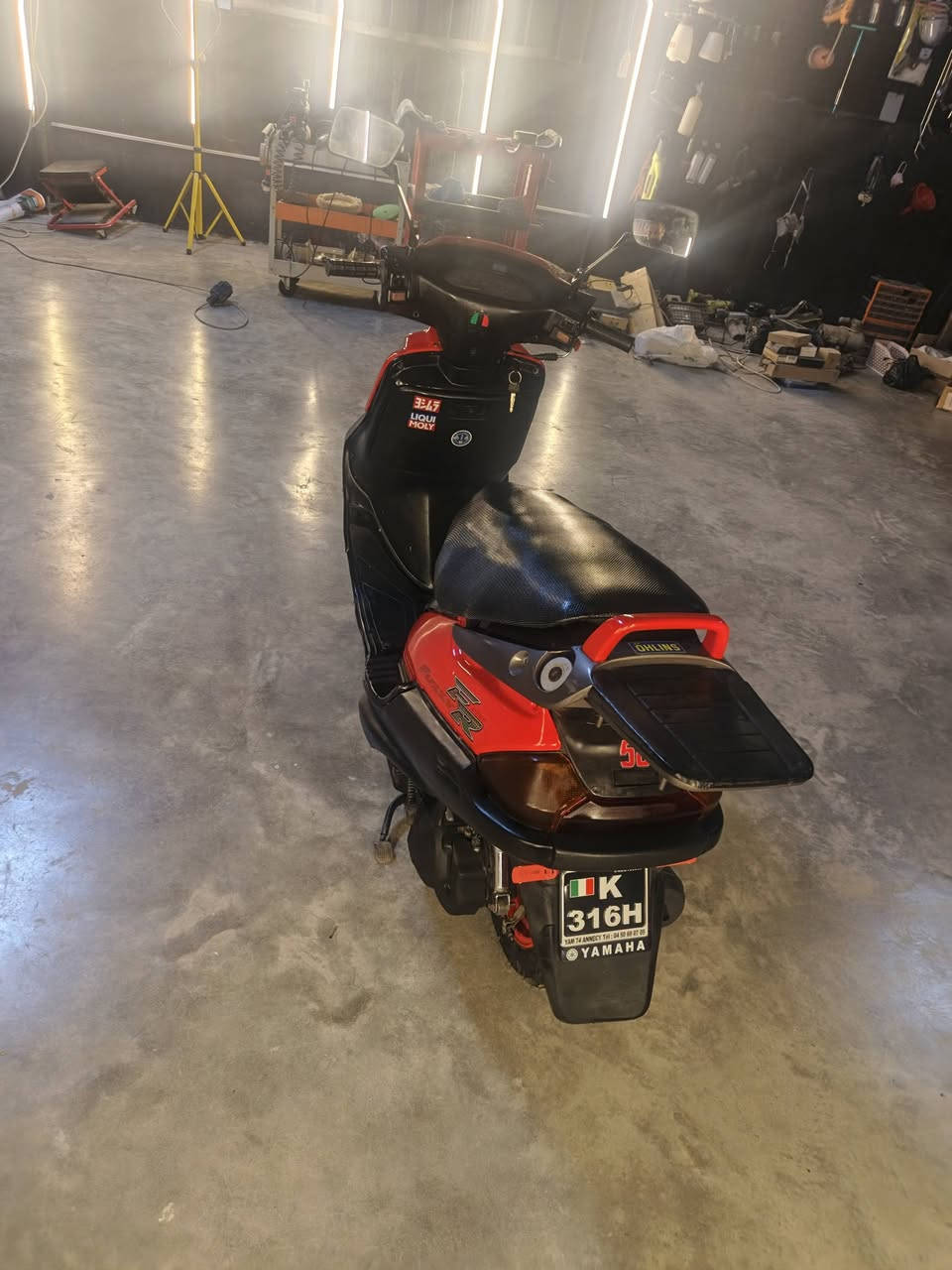 ‏اخوان  الدراجات اثنينهن ياباني ١٠٠ ام البليتة الحمرة تجفيت جديد والزركة شديتلهة محرك رمبة مكفولات من كلشي عليهن ادامة كاملة استاند تعليك وصفح كهربائيات شغالة لايت زنون  كلجات جديدة بريكات جديدة قمچيات جديدة تايرات جدد كابريتر جديدة صبغ حراري مو عادي باتريات جدد
‏مكان بغداد ***********
