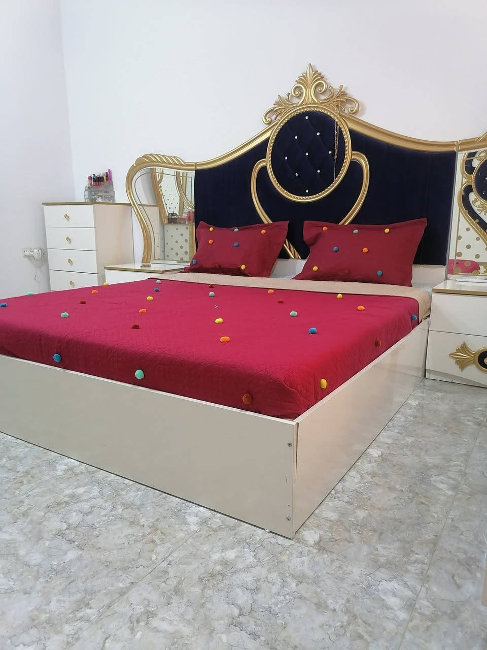 السلام عليكم غرفة تركية نضيفة وكلش واسعة والمجرات مالتهة كلهة سجج هيدروليكية موسجج عادية السعر ب (ب٧٢٥ الف) للاتصال علرقم ***********
