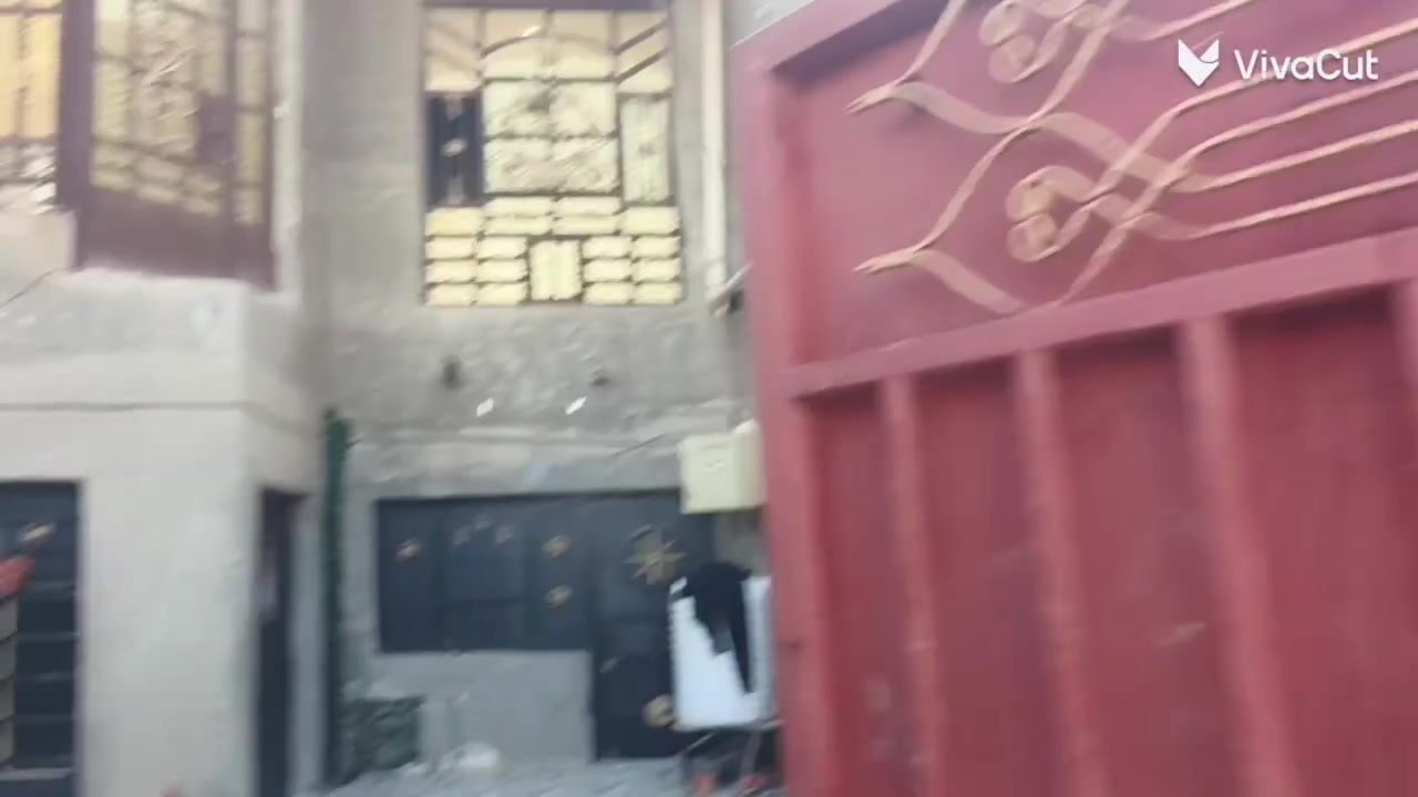السلام عليكم دار 200متر اللبيع شارع المواكب قرب جامع الامام علي رابع بيت عن الشارع بيت جاهز القاط الأول والثاني الاستفسار خاص ***********
