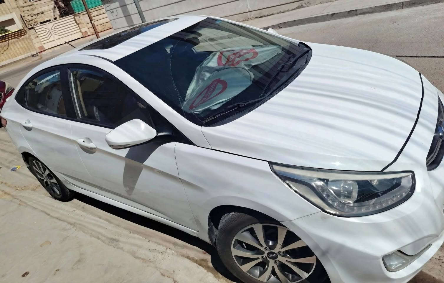 اكسنت 2017 خليجي ماشيا 91 رقم بغداد مميز  الجديد فول مواصفات محرك 1600 كفاله من صبغ
بيها مكانين بارد بسيط موضح بالسونار
السياره مشدوده منظومه تبريد جديدا كامله
مغلف الكشنات جلد هي والارضيه و السبير والعده الكتلوكات سويجات 2 كامله  (السعر 118 بيهامجال)
***********   مكانها بغداد حي الاعلام
