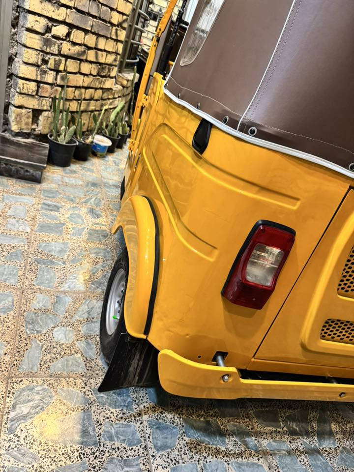 سلام عليكم تكتك للبيع موديل ٢٠٢١ لون واحد مكفول من كلشي مكينه مامفتوحه زيرو اترايه واحد على واحد فقط اكو مكانات بيهه تكحيل وبارد مكان بغداد مدينه الصدر استفسار اكثر 
***********
