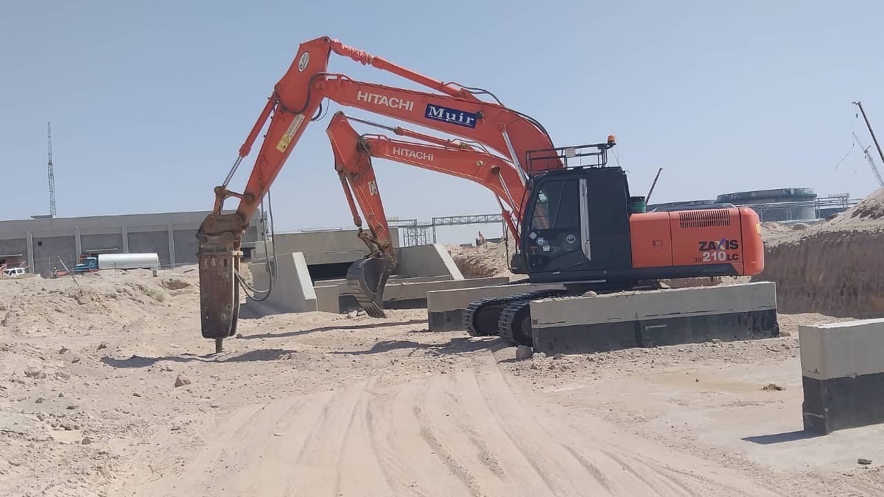 حفارة للايجار 
حفارة سرفة (زنجيل) ذراع قصير
حفارة نقار 
حفارة ذراع طريل
حفارة تاير