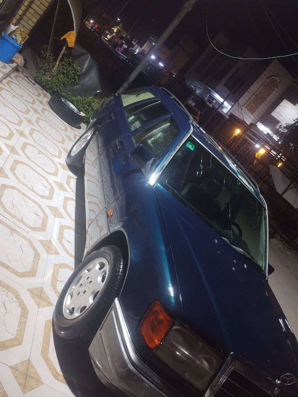 مارسيدس دب
ستيشن
موديل ٩٢
رقم بغداد
السعر ٥٦  ملاحضه تحويل مباشر كبل عقد مروري

***********
مكان السياره ميسان العماره 
مكلف بل نشر
