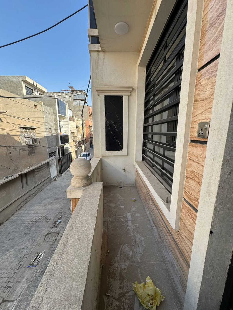 مكتب الزبيدي للعقار🏠🏠
للبيع مشتمل مساحة ٥٥ متر حديث 
📍العنوان حي القاهرة قرب الخط السريع داخل فرع 
يحتوي على طرمة وصالة ومطبخ وخدمات وغرفة نوم
والطابق الثاني يحتوي على غرفتين نوم وخدمات والثالث بيتونة وسطحين
للاستفسار اكثر مراجعة مكتب الزبيدي للعقار
📍عنوان المكتب حي القاهرة بظهر تانكي المي مقابل جامع المثنى
 او الاتصال على:
***********
