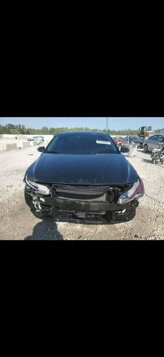 السلام عليكم النترة ٢٠٢٣
سيارة حادثها بس بنيد 
بدون شاصي بدون لغد بدون ايرباك 
محرك ٢٠٠٠ دوش رادار قيادة الي شاشة جبيرة وفول تحكم 
وكشن تدفىة سيارة حلوة وخير من الله بغداد بسمي 
السعر ١٤٦.     مكانها بغداد شارع فلسطين 
***********
