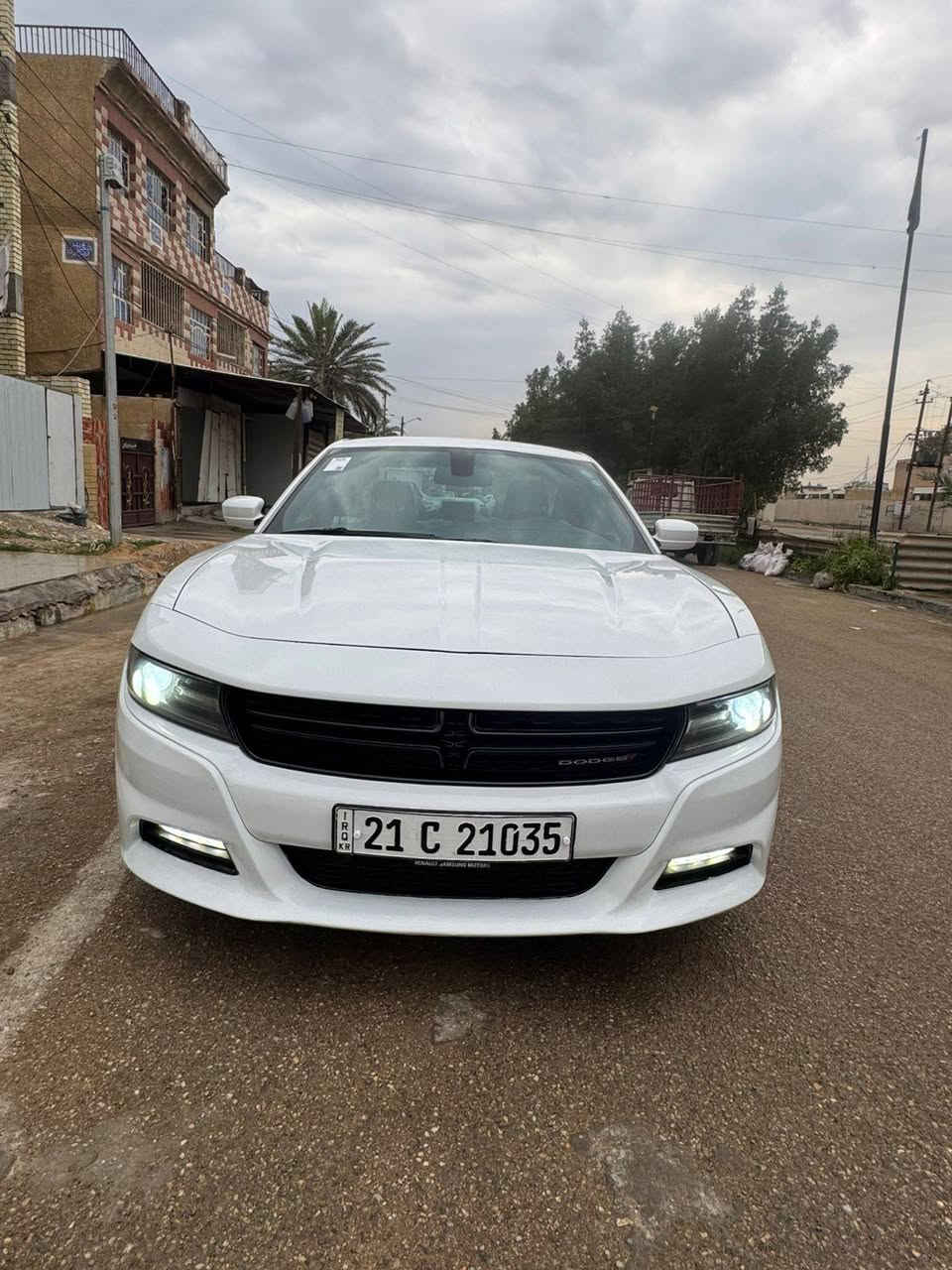 السلام عليكم 🫡
جاجر 2015 كلين 
مكفوله كفاله عامه  
مواصفات سيارة نص فول 
سيارة جديدة بمعنى الكلمه 
مكينه 3600 وضع شركه 
كير طيارة 
صدر امامي خلفي جديد 
تخم تاير جديد 
كشن سائق كهرباء 
تبريد ثلج على وضع شركه 
حساسات خلفيه 

شاشه وكامرة دوارة 
رقم شمالي تحويل ثاني يوم 
رقم سنويه هزة كله جديد
سيارة جديدة بمعنى الكلمه  سعر السيارة 194 وبيها مجال 
مكان سيارة بغداد الزعفرانية 
***********
