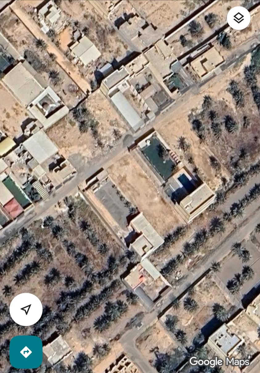 السلام عليكم للبيع قطعة أرض طريق لبيك ياحسين خلف جامعة العميد  منطقة الڤلل المساحة الكلية 1000 متر واقع الحال 1060 متر قرار سند 25 باسمي مباشر خدامات كاملة ماء مجاري كهرباء تبليط تبعد عن الشارع الرئيسي 100 متر تقريباً  للاستفسار أكثر الاتصال على الرقم ( *********** ) علي عاشور
