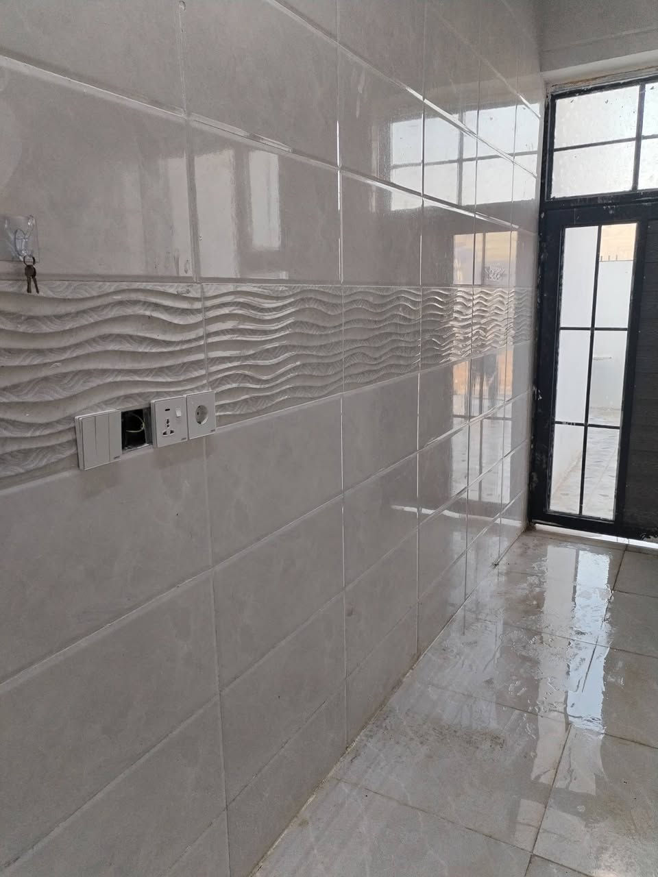 للبيع
بيت ١٥٠ متر بناء حديث طابق واحد درج داخلي بيتونه
غرفتين نوم وهول واستقبال ومطبخ وصحيات وكراج
العنوان كركوك ٥٥
السعر ٥٠ مليون
للمزيد اتصل بالرقم
***********
