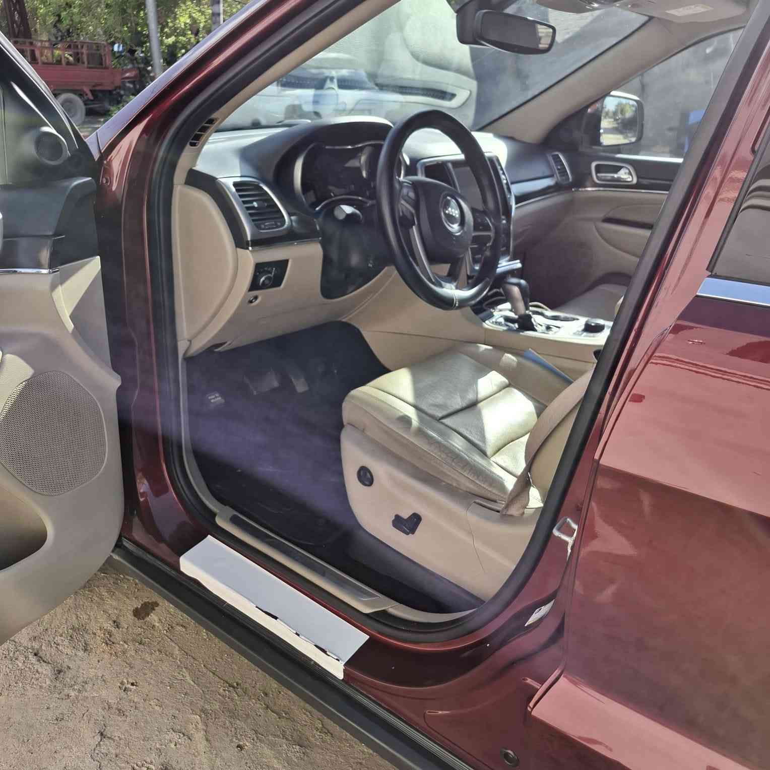 نوع السياره... چيب لاريدو لمتدد
موديل 18 خليجي
الضرر.. مكفوله من كلشي
الرقم.... بغداد
مواصفات... چكات+بنو راما +حساس امامي خلفي +دبل اكزوز +هوك امامي خلفي فول مواصفات للأخير 
الممشه.. 77الف حقيقي
سياره موضحه كما في الصوره
برغي مامفتوح وضع شركه متصرف عليها ربع سياره نصبتها تخبل للاستفسار ع الاتصال ***********
***********
السعر.... 295$قابل للتفاوض 💚
