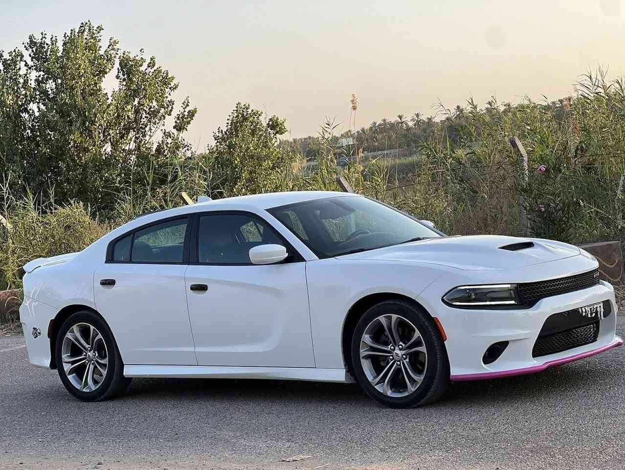 تشارجر 2020 بغداد جيتي
فول عدى الفتحه 
ماشيه 38 الف ميل
كشنات اماميه حار بارد 
كنتار
استيرن كهرباء
ذاكرت مقاعد
مري قلابه
كشنات اماميه كهربائيه
تخم تايرات جديد
جاهزه بدون نقص 
مكانها بغداد المنصور
***********
