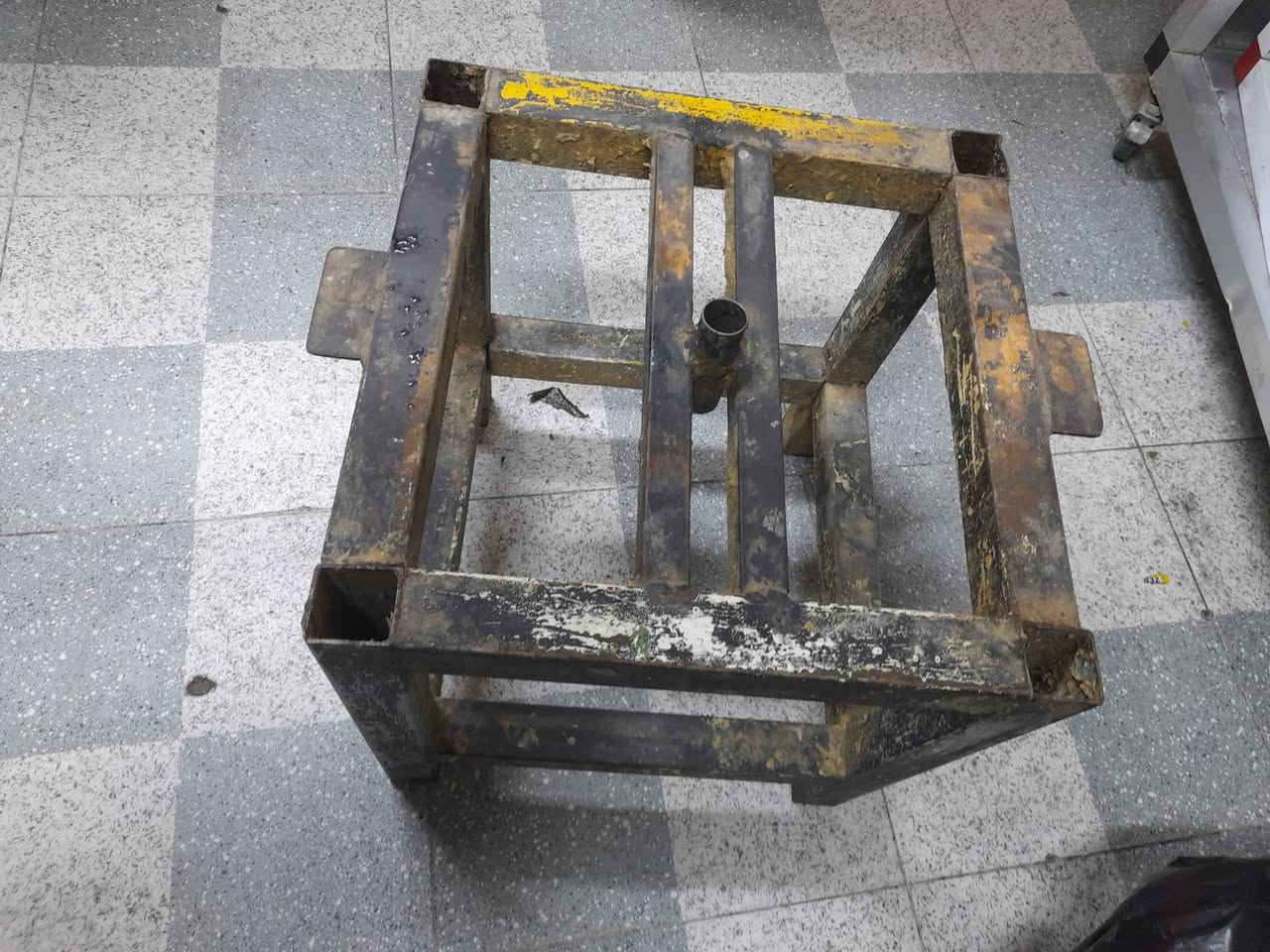 السلام عليكم 
تصفية غراض مطعم للبيع 
كرسي كاشير ستول جك نظافة 95% السعر 60 الف 
بلانكات كبير عدد 3 قياس 32×52 عمق 16 سعر القطعة 12الف
مصفي بلانك قياس 32×52 عمق 10 السعر 8000
بلانك صغير عدد 3 قياس 17×32 عمق 15 سعر القطعة 3000 
قبغ بلانكات عدد 5 قياس 16×26 سعر القطعة 3000 
ستاند شيش كص السعر 25 الف 
ميز المنيوم عدد 4 قياسات 1 متر عدد 2 وقياس متر ونص وقياس 2 متر السعر 100 الف 
سنك المنيوم نظيف السعر 50 الف 
مجمدة السعر 90 الف 
حماية سناكات قياس 90 سم.  السعر 150 الف 
كريل همبركر تصنيع عراقي السعر 100 الف 
عجانة حجم 10 كيلو السعر 190 الف 
قالب همبركر حجم 14 ستيل اصلي السعر 100 الف 
مكاني بغداد حي العامل 
***********
